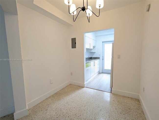 Building Photo - 6930 Rue Vendome