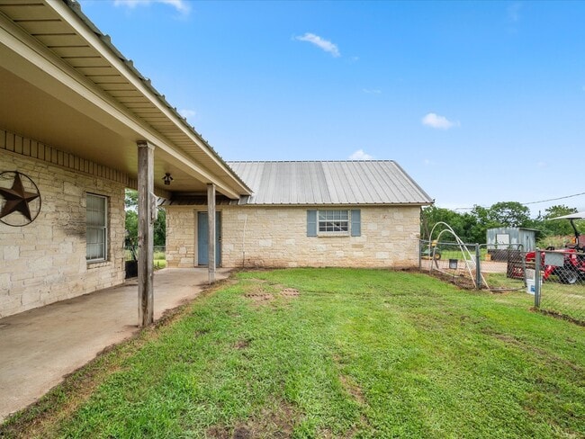 Building Photo - 17645 Hwy 6