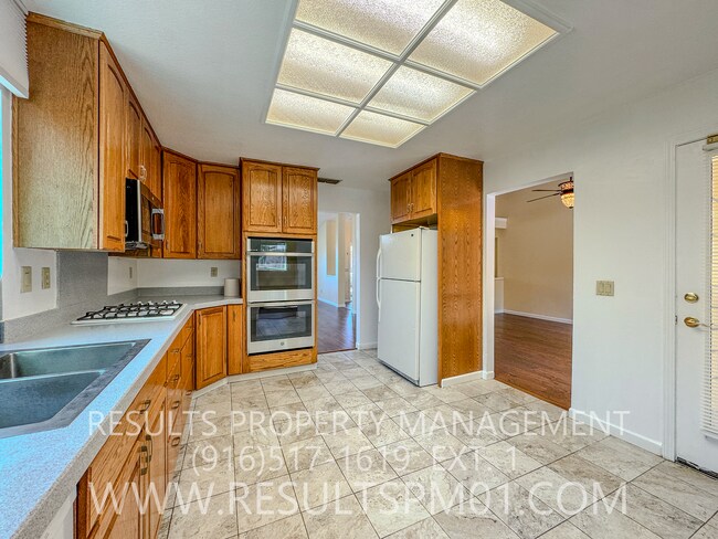 Building Photo - Spacious 4 Bedroom on corner lot