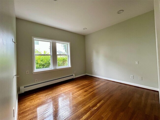 Building Photo - 339 Midland Ave