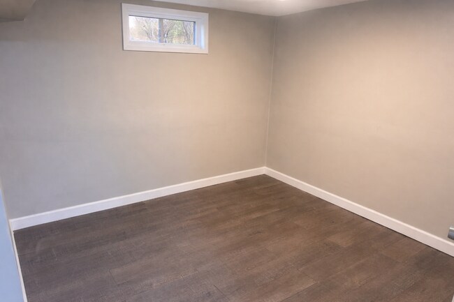 Building Photo - Cute Three Bedroom Home