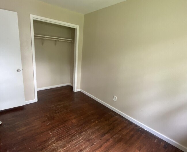 Building Photo - 210 Edgemoor St