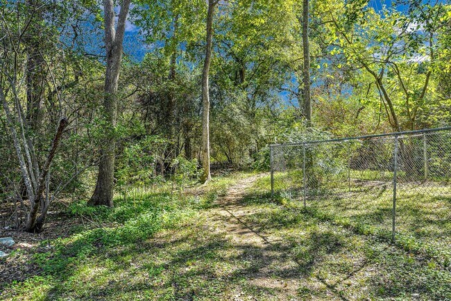 Building Photo - 32 E Rivercrest Dr