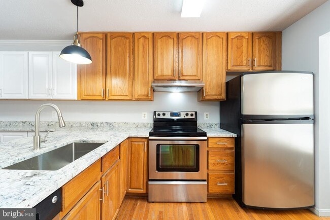 Building Photo - 413 Lakeview Ct