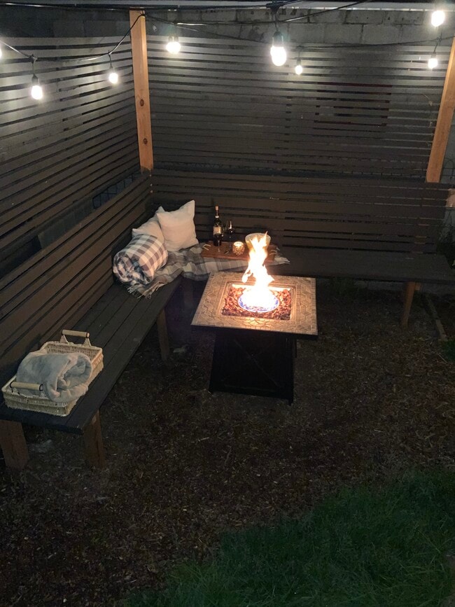 Building Photo - 218 S Jackson St