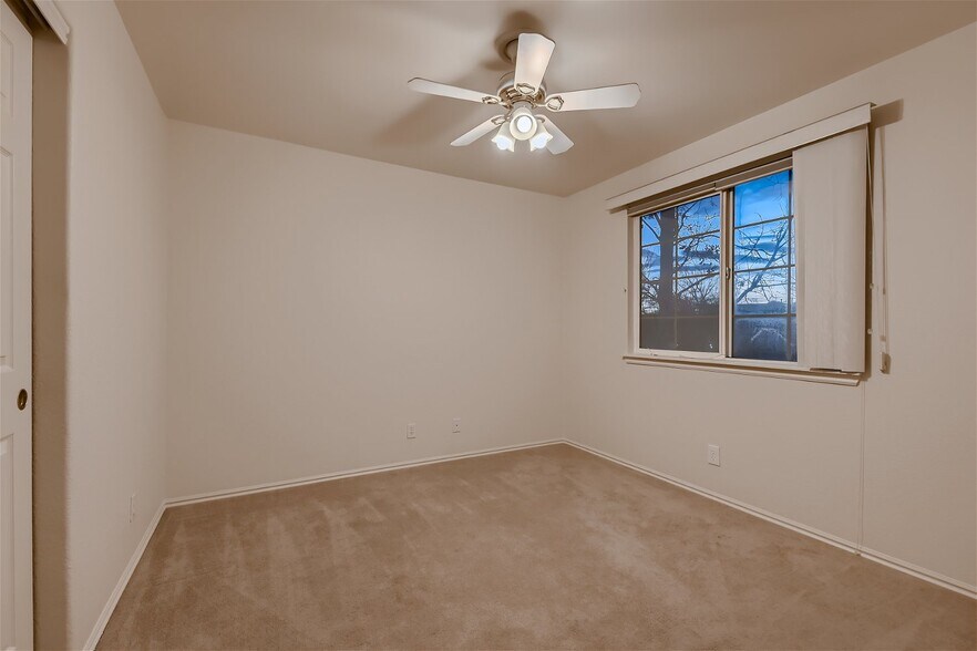 Building Photo - 2625 Fernwood Pl