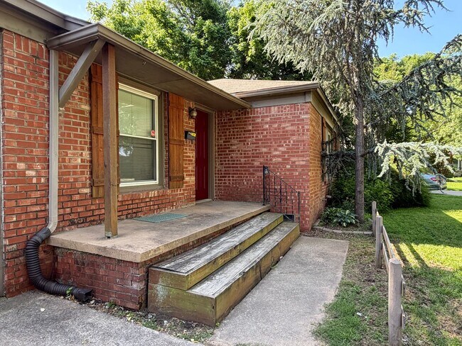 Building Photo - Brookside Bungalow!