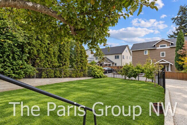 Building Photo - Delightful Magnolia 4br Remodel * Walkable Salmon Bay Location, Central Yet Quiet