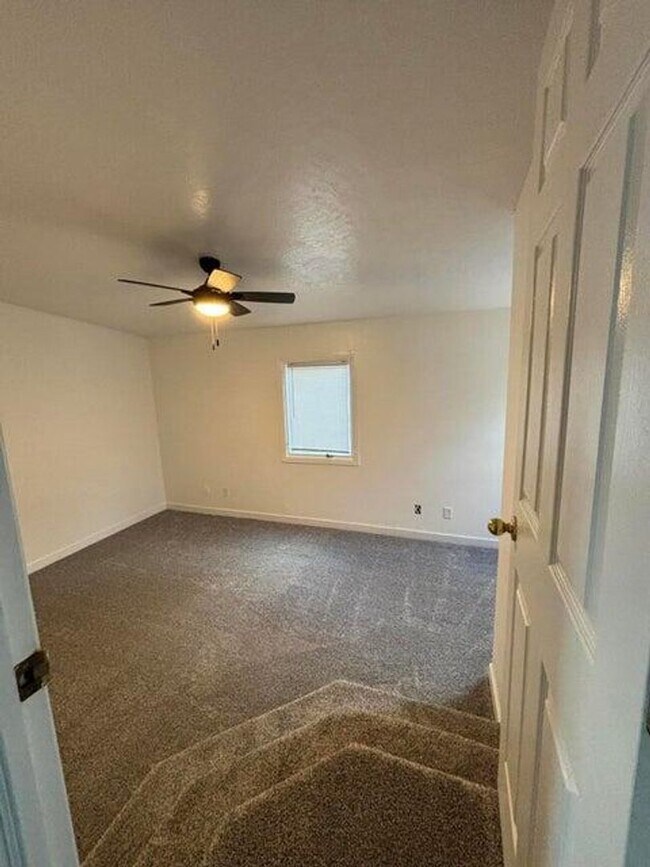 Building Photo - 2 Bed Home For Rent