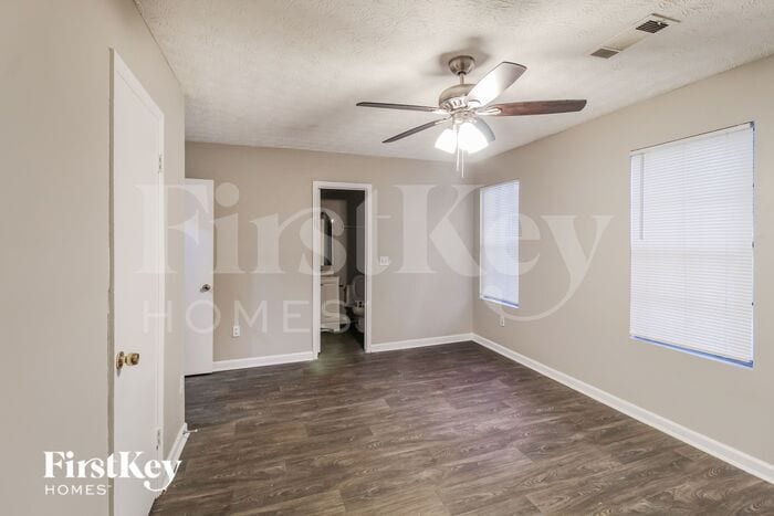 Building Photo - 1163 Mainstreet Valley Dr