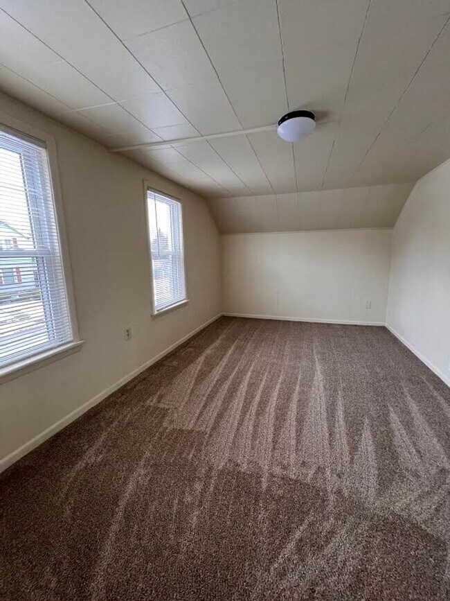 Building Photo - 22 Stambaugh St