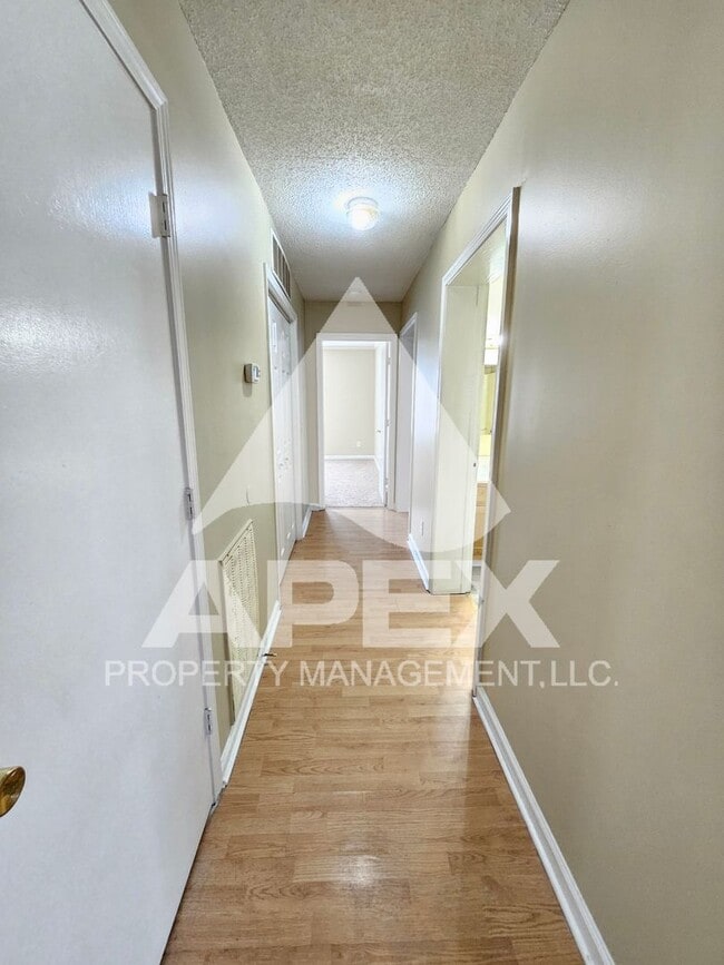 Building Photo - 3 Bd | 2 Ba Top Floor Condo in West Knoxville!