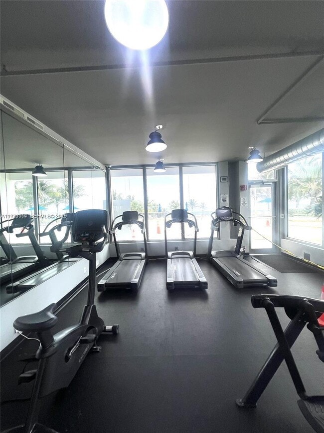 Building Photo - 100 Lincoln Rd