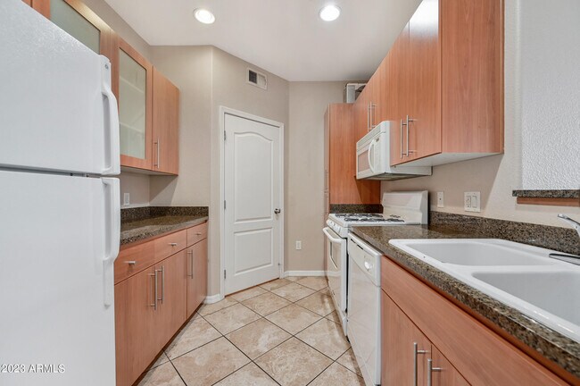 Building Photo - 6900 E Princess Dr