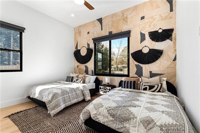 Building Photo - 3600 Lower Roswell Rd