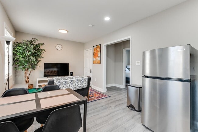 Building Photo - 407 N 3 1/2 Ave