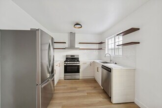 Building Photo - 1008 N Stanley Ave