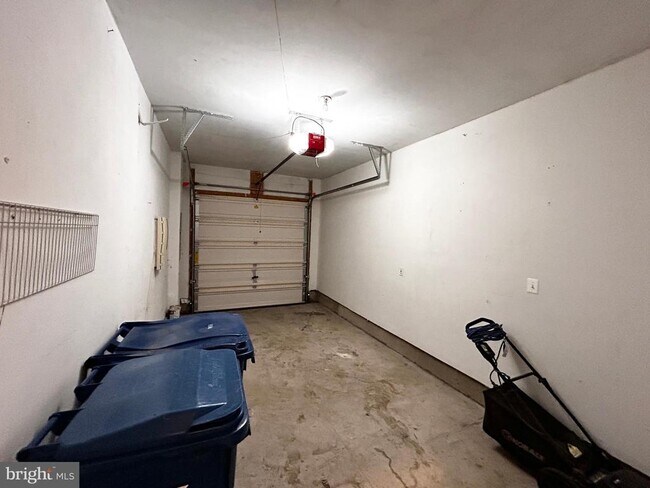 Building Photo - 312 Quinton Oaks Cir