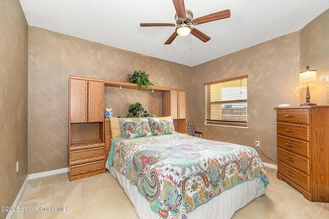 Building Photo - 8871 Lake Dr