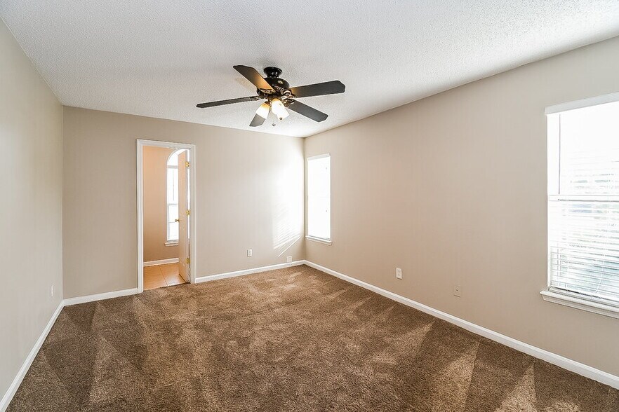 Building Photo - 12374 Mastin Cove Rd