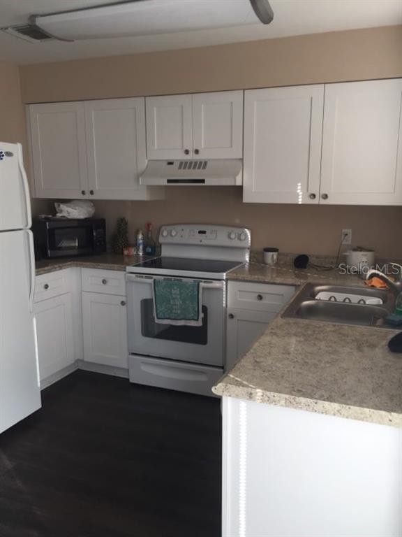 Building Photo - 3941 Wingward Ave