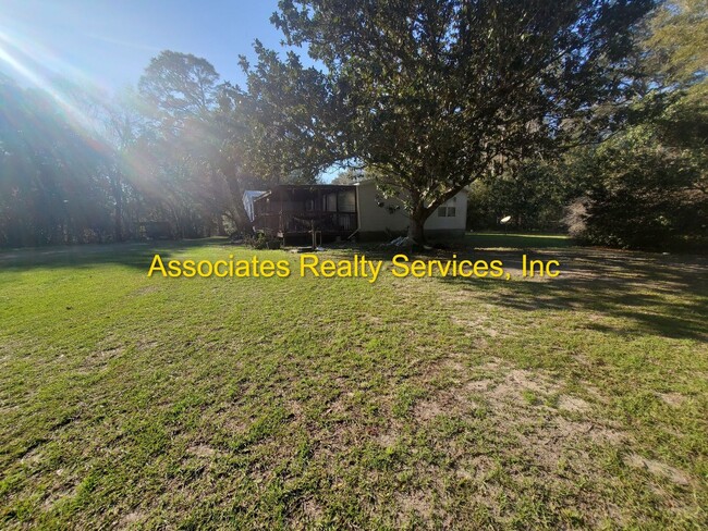 Building Photo - 3 Bed/ 2 Bath Home on 5 Acres in Archer, F...