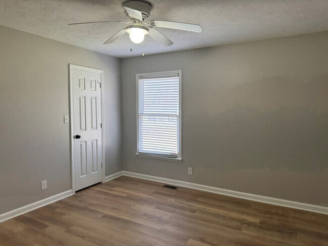 Building Photo - 226 Nottingham Rd