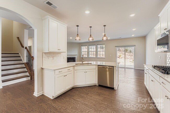 Building Photo - 398 Kennerly Center Dr