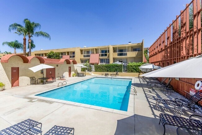 Building Photo - Townhome for Lease in Desirable Encino!