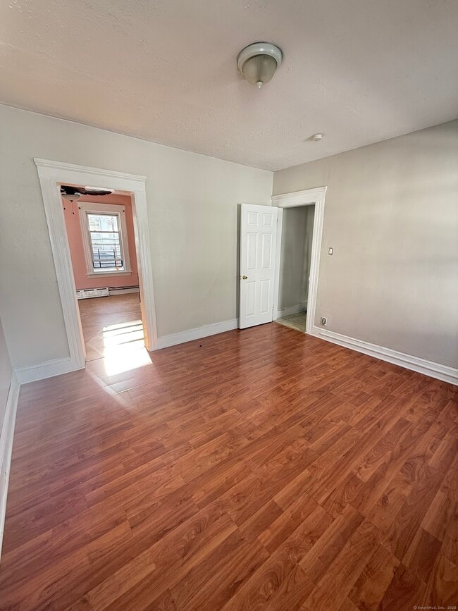 Building Photo - 352 French St