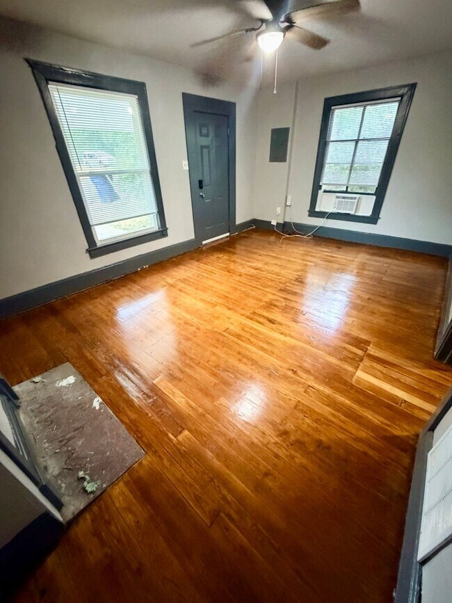 Building Photo - 108 Blue Grass Ave