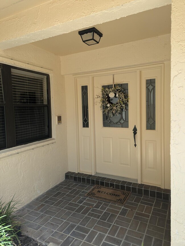 Building Photo - 16941 Waterbend Dr