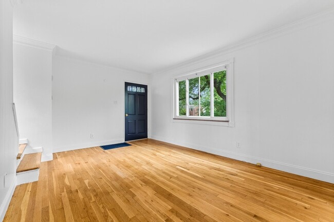 Building Photo - 947 Brintell St