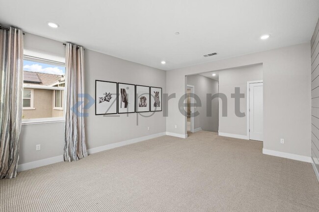 Building Photo - 285 Bear Creek Dr