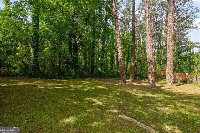 Building Photo - 2889 Macon Dr SW