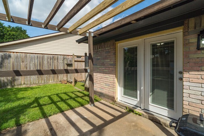 Building Photo - 16238 Brookford Dr