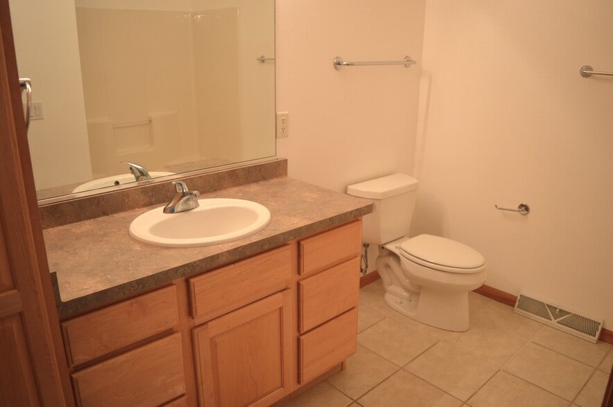 Building Photo - 1709 Carns Dr