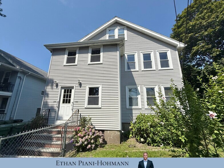 Primary Photo - 204 School St
