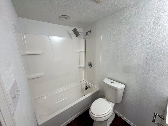 Building Photo - 1431 W Chestnut St