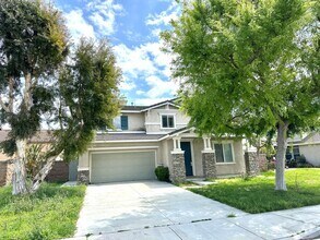 Building Photo - Spacious Family Oasis in the Heart of East...