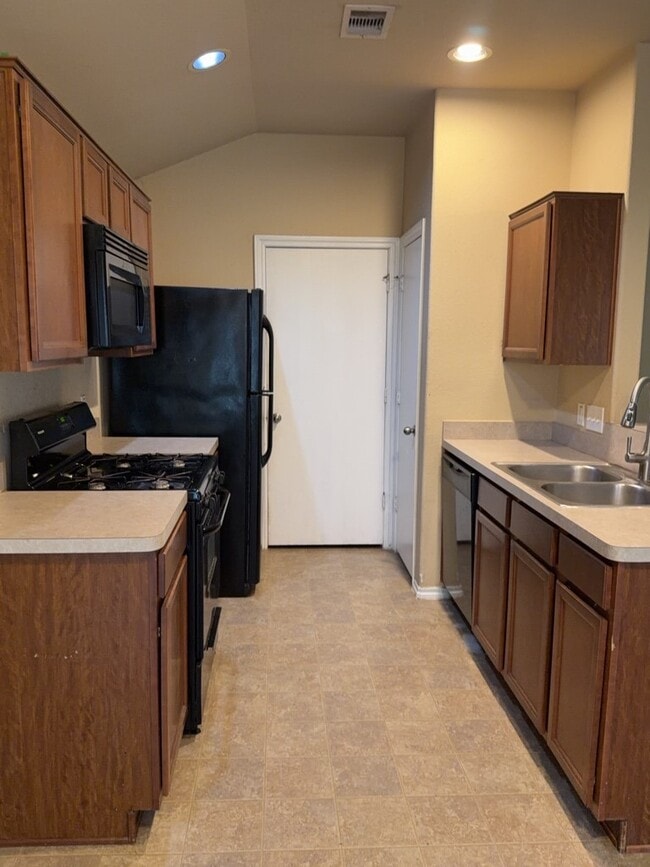 Building Photo - 811 Lovebug Ln