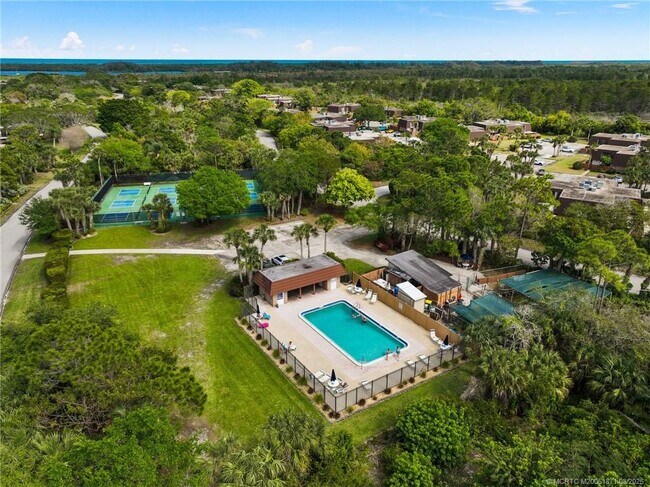Building Photo - 5616 SE Riverboat Dr