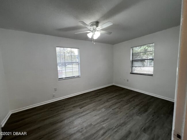 Building Photo - 300 Hopkins Ave