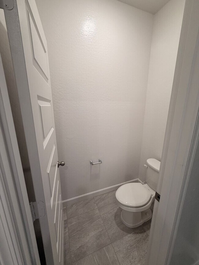 Building Photo - 1481 N Fenway Dr