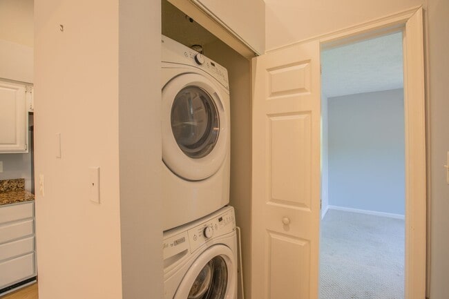 Building Photo - Lovely 2 BR/2 BA Condo in Germantown!