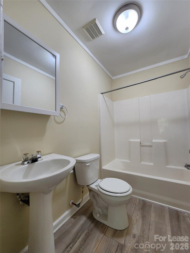 Building Photo - 193 Hoover Ave NE