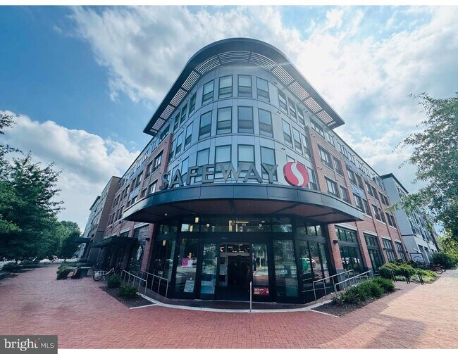 Building Photo - 1711 D St SE