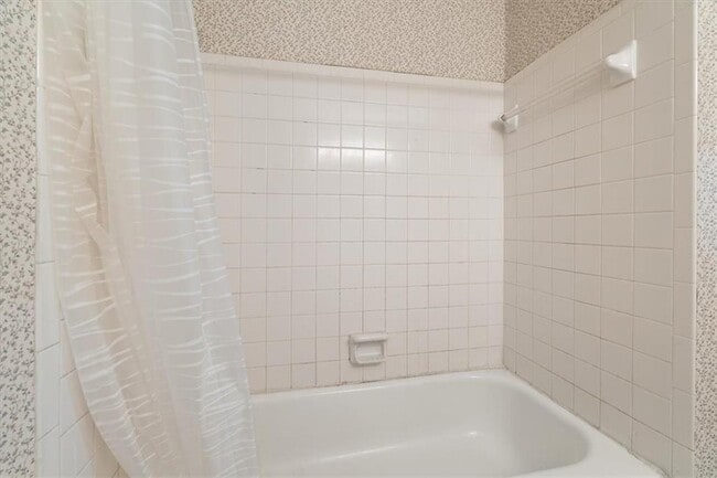 Building Photo - 360 Winding River Dr