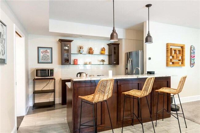 Building Photo - 582 St Charles Ave NE