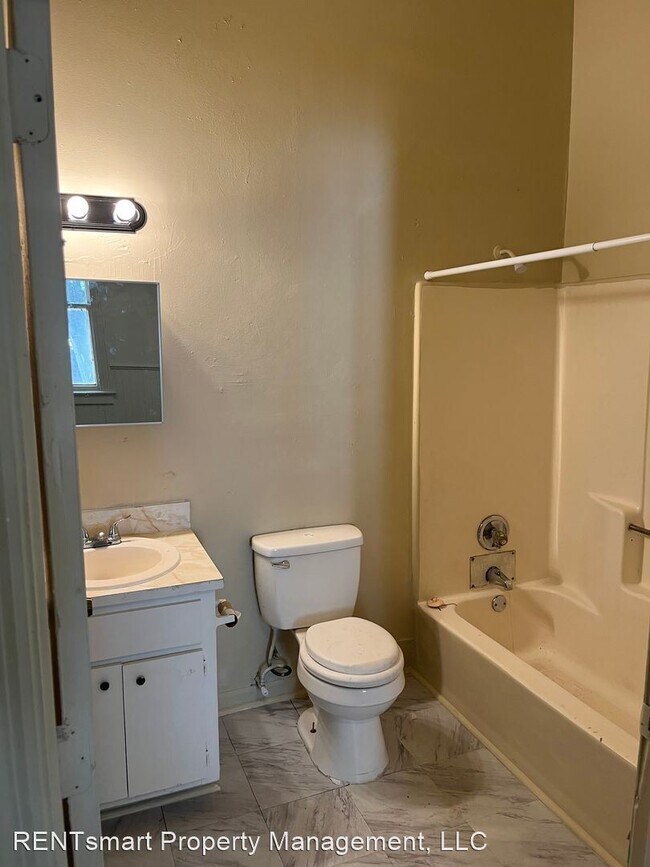 Building Photo - 2 br, 1 bath House - 2605 Jones Avenue Unit B